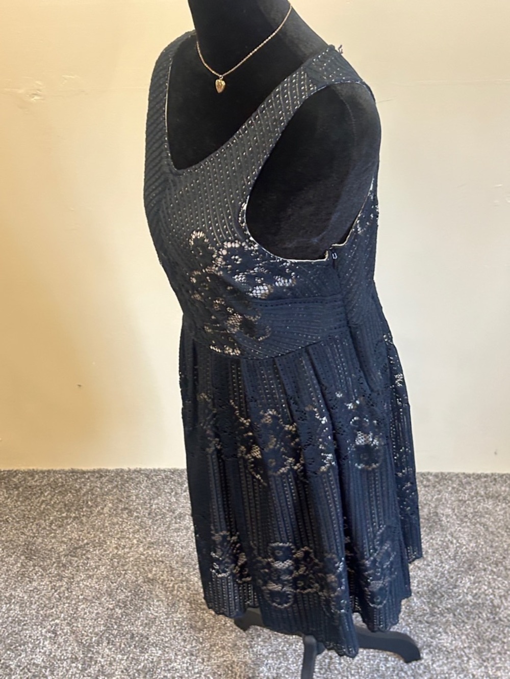Free People Women’s Black Textured Lace Mini Dress Size 12 NWT - Picture 7 of 9